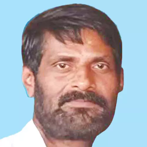 ഓ​ട്ടോ​റി​ക്ഷ മ​റി​ഞ്ഞ് ഡ്രൈ​വ​ർ മ​രി​ച്ചു