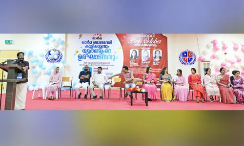 പി​ങ്ക് ഡേ ​വ​നി​താ ബോ​ധ​വ​ത്ക​ര​ണം