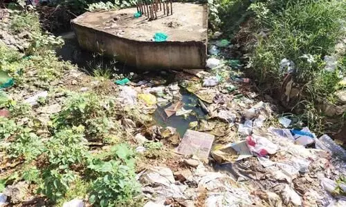 സ്വകാര്യ ബസ്സ്റ്റാൻഡിൽ മലിന ജലം കെട്ടി കിടക്കുന്നു; മൂക്ക് പൊത്തി യാത്രികർ സ്വകാര്യ ബസ്സ്റ്റാൻഡിൽ മലിന ജലം കെട്ടി കിടക്കുന്നു; മൂക്ക് പൊത്തി യാത്രികർ