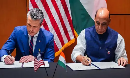 ‘ഇന്ത്യ-യു.എസ് സഹകരണത്തിലെ പുതിയ യുഗം’; ആസിയാനിൽ പ്രതിരോധ കരാർ ഒപ്പുവെച്ചതിനുശേഷം രാജ്‌നാഥ് സിങ്