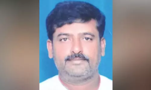 കാ​റി​ൽ ടി​പ്പ​ർ ലോ​റി​യി​ടി​ച്ച് പ​ഞ്ചാ​യ​ത്ത് അം​ഗം വെ​ന്തു​മ​രി​ച്ചു