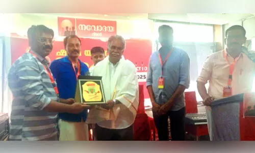 ജീ​വ​കാ​രു​ണ്യ പ്ര​വ​ർ​ത്ത​ക​ൻ ഉ​മ്മ​ർ അ​മാ​ന​ത്തി​ന് ന​വോ​ദ​യ​യു​ടെ ആ​ദ​ര​വ്