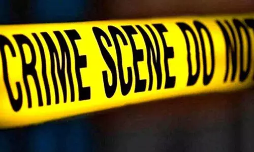 പ്ര​ണ​യ​ബ​ന്ധം ചോ​ദ്യം ചെ​യ്തു; 17കാ​രി​യും സു​ഹൃ​ത്തു​ക്ക​ളും ചേ​ർ​ന്ന് മാ​താ​വി​നെ കൊ​ന്ന് കെ​ട്ടി​ത്തൂ​ക്കി