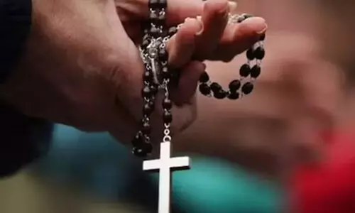 ‘പാസ്റ്റർമാർക്കും മതംമാറിയ ക്രിസ്ത്യാനികൾക്കും പ്രവേശനമില്ല’ ഛത്തീസ്ഗഢിലെ ഗ്രാമങ്ങളിൽ ബോർഡ്; നീക്കേണ്ടതില്ലെന്ന് ഹൈകോടതി