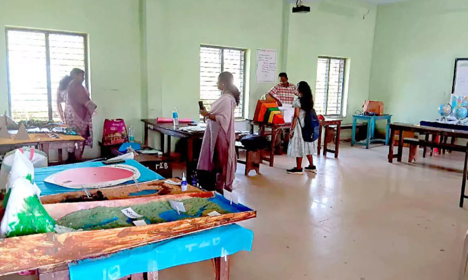 ജി​ല്ല സ്കൂ​ൾ ശാ​സ്ത്രോ​ത്സ​വം; കുട്ടികളോട് മത്സരിക്കാൻ അധ്യാപകരും