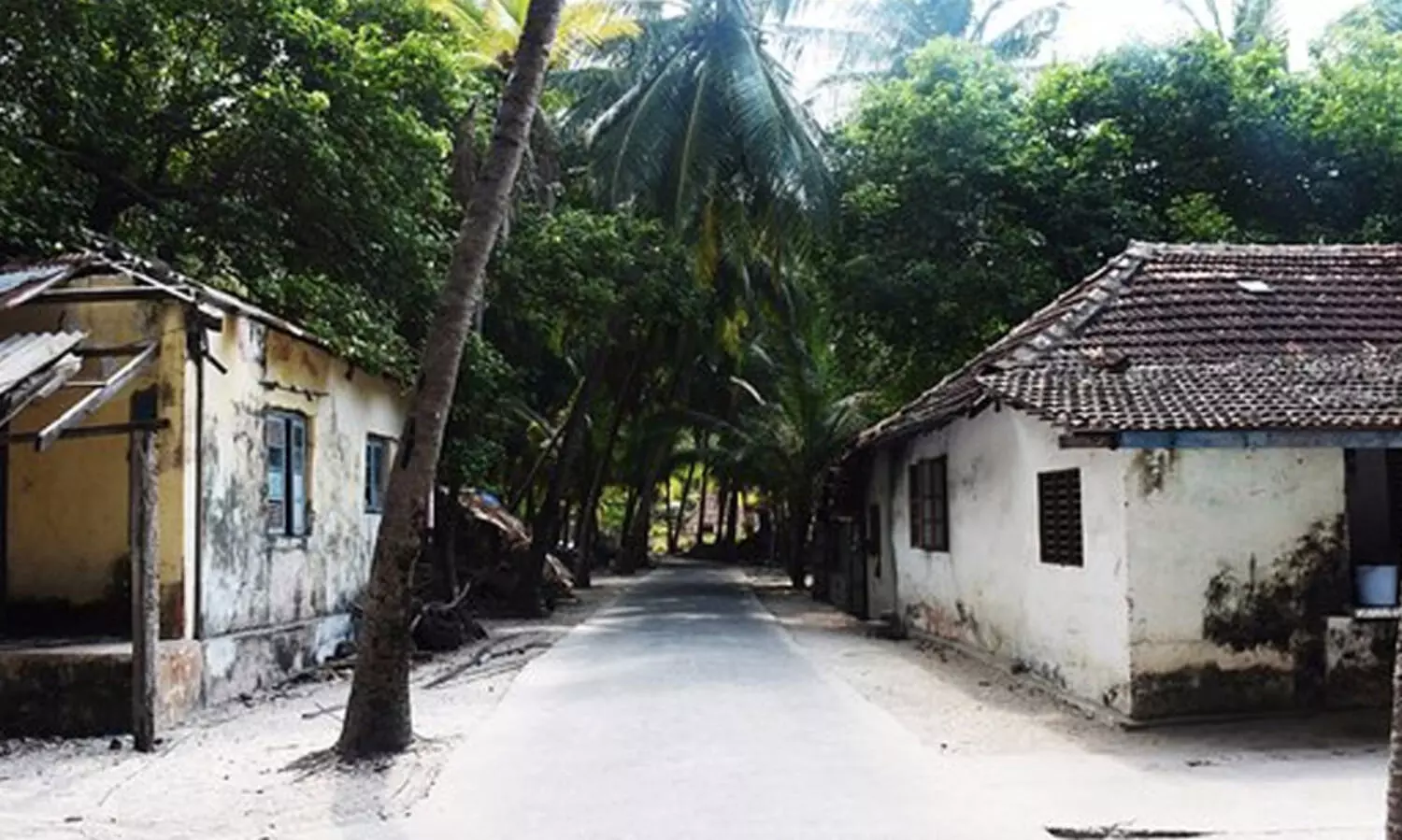 ഒ​രു നാ​ട് ച​രി​ത്രം പ​റ​യു​ന്നു, വ​ർ​ത്ത​മാ​ന​വും