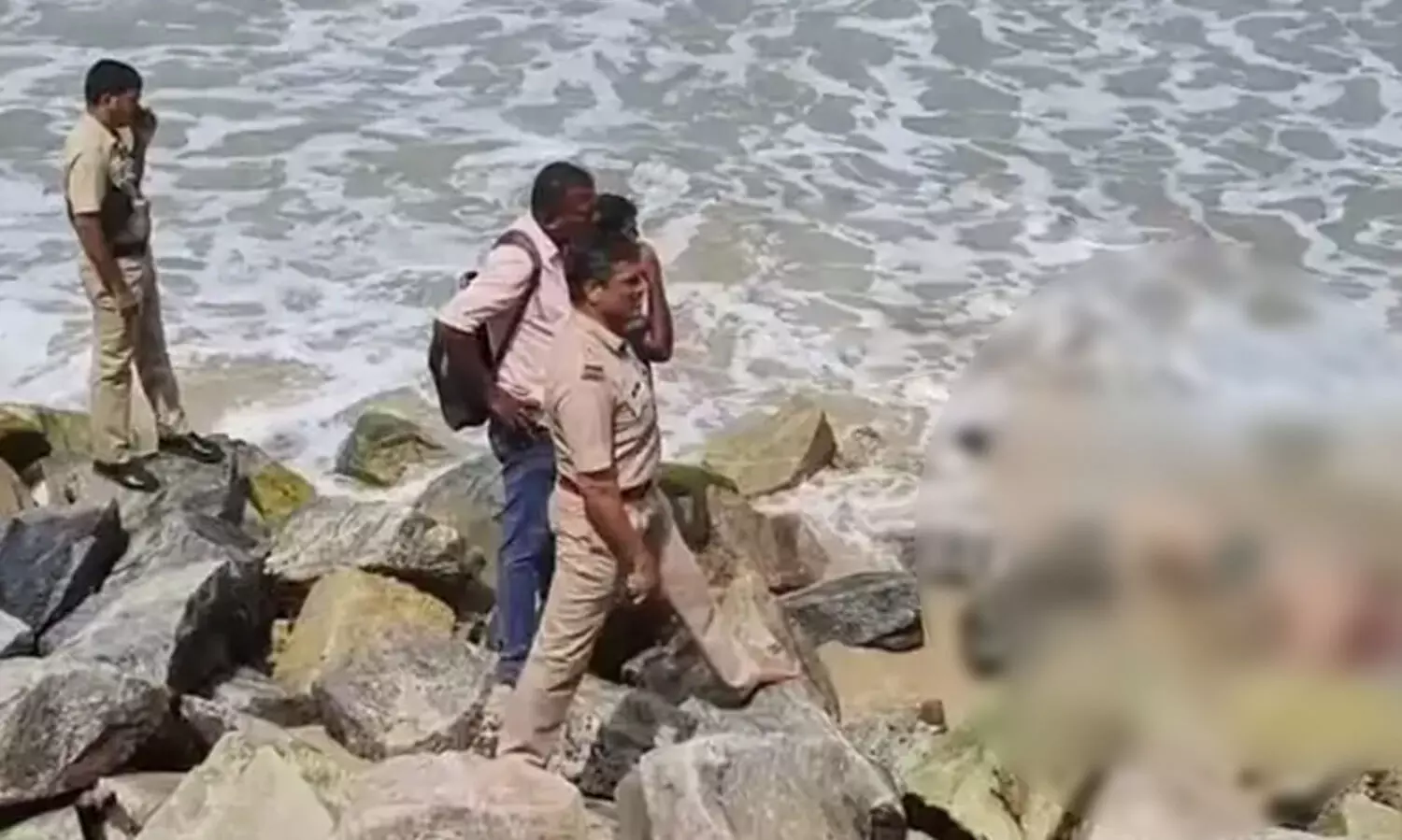 പയ്യാമ്പലത്ത് കടലിൽ കുളിക്കുന്നതിനിടെ അപകടം; മൂന്ന് വിദ്യാർഥികൾക്ക് ദാരുണാന്ത്യം