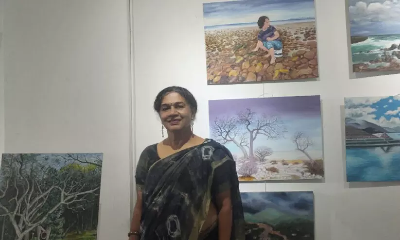 ചിത്രരചനയെ നെഞ്ചോട് ചേർത്ത് ഡോ.എല്. ശോഭ കുറുപ്പ് ചിത്രരചനയെ നെഞ്ചോട് ചേർത്ത് ഡോ.എല്. ശോഭ കുറുപ്പ്