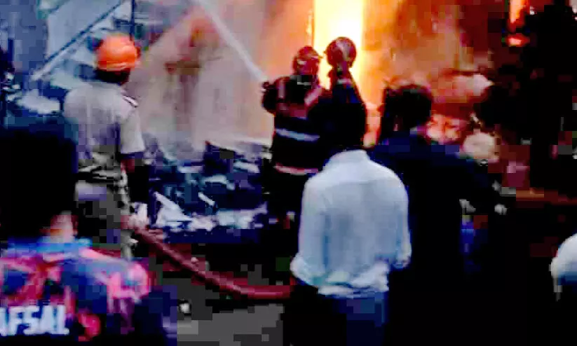 വെളിച്ചെണ്ണ മില്ലിന് തീപിടിച്ച് വൻ നാശ നഷ്ടം വെളിച്ചെണ്ണ മില്ലിന് തീപിടിച്ച് വൻ നാശ നഷ്ടം