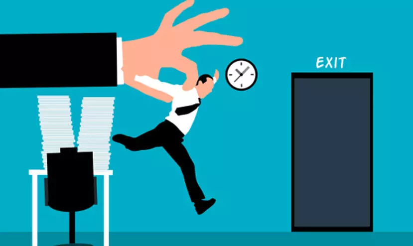 ടെക്കികൾക്ക് കഷ്ടകാലം; ഒരു ലക്ഷത്തിലേറെ പേരെ കൂട്ടമായി പിരിച്ചുവിട്ടു