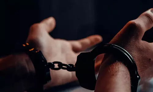 പോക്സോ കേസ്; പത്തുവയസുകാരിയെ രക്ഷിച്ച് പൊലീസ്, അമ്മയും വിദേശിയും അറസ്റ്റിൽ