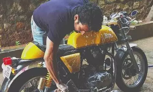 നടനാകാൻ പതിനാറാം വയസ്സിൽ വീടുവിട്ടിറങ്ങി, പത്ത് രൂപ ശമ്പളത്തിൽ വെയ്റ്റർ ജോലി; ഇപ്പോൾ....