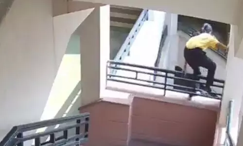 ആറാം ക്ലാസുകാരി കെട്ടിടത്തിൽനിന്ന് ചാടി ജീവനൊടുക്കി, ദൃശ്യങ്ങൾ സി.സി.ടി.വിയിൽ, സ്കൂൾ അധികൃതർക്കെതിരെ രക്ഷിതാക്കളുടെ രോഷം