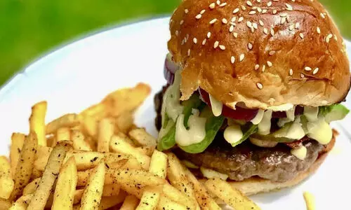 ബീഫ് ബർഗർ വീട്ടിൽ തയാറാക്കാം