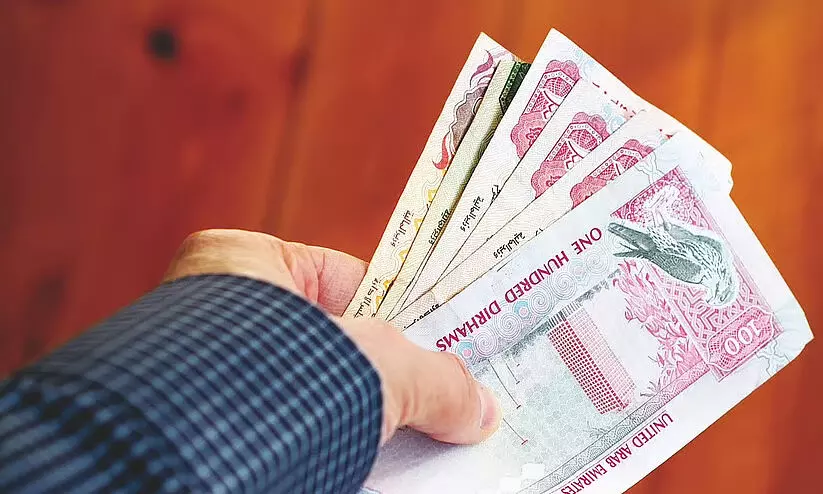 അപകടത്തിൽ ശരീരം തളർന്നു; തൊഴിലാളിക്ക് 40 ലക്ഷം ദിർഹം നഷ്ടപരിഹാരം അപകടത്തിൽ ശരീരം തളർന്നു; തൊഴിലാളിക്ക് 40 ലക്ഷം ദിർഹം നഷ്ടപരിഹാരം