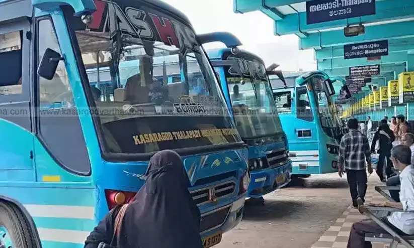 പു​തി​യ പെ​ർ​മി​റ്റി​ന് പു​തി​യ ബ​സ്; പ്ര​തി​ഷേ​ധം ശ​ക്തം