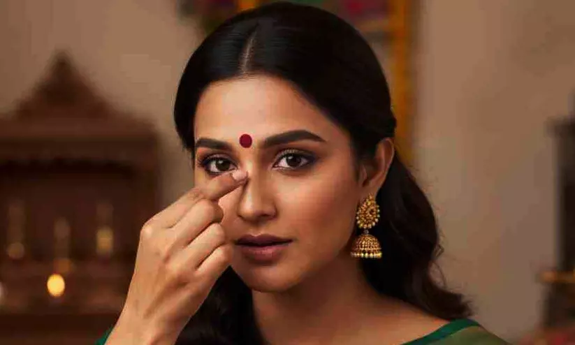 നെറ്റിയിലെ പൊട്ട് വില്ലനോ? അറിയണം ‘ബിന്ദി ലൂക്കോഡെർമ’യെ കുറിച്ച് നെറ്റിയിലെ പൊട്ട് വില്ലനോ? അറിയണം ‘ബിന്ദി ലൂക്കോഡെർമ’യെ കുറിച്ച്