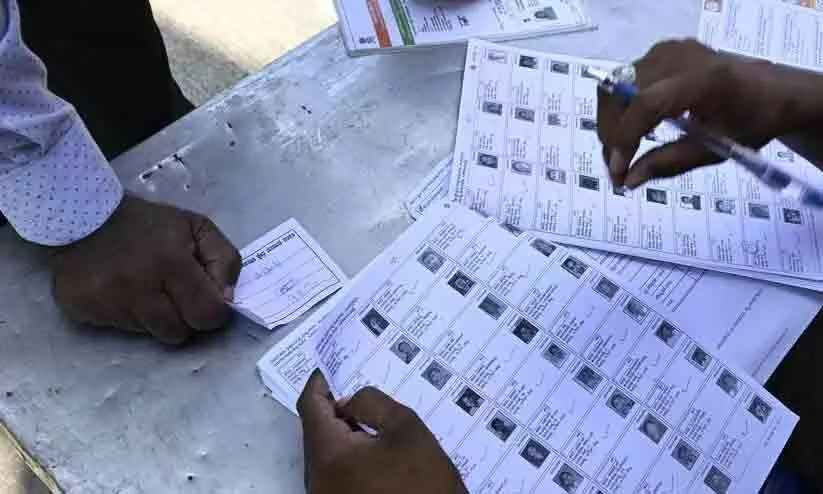 തദ്ദേശ തെരഞ്ഞെടുപ്പ്: നവംബർ നാലിനും അഞ്ചിനും വോട്ടർ പട്ടികയിൽ പേര് ചേർക്കാം; പ്രവാസികൾക്കും അവസരം തദ്ദേശ തെരഞ്ഞെടുപ്പ്: നവംബർ നാലിനും അഞ്ചിനും വോട്ടർ പട്ടികയിൽ പേര് ചേർക്കാം; പ്രവാസികൾക്കും അവസരം