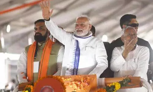 പെരുമാറ്റച്ചട്ടത്തിന് പുല്ലുവില; പണമൊഴുക്കി എൻ.ഡി.എ സർക്കാർ