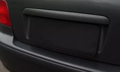 ന​മ്പ​ർ പ്ലേ​റ്റ്​ മ​റ​ച്ച് വാ​ഹ​നം ഓ​ടി​ച്ചാ​ൽ 400 ദി​ർ​ഹം പി​ഴ