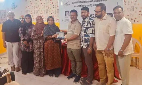 ഷാ​ജി ആ​ലു​വ​ക്ക് യാ​ത്ര​യ​യ​പ്പ് ന​ൽ​കി