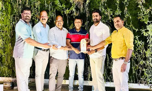 ഐ.​വൈ.​സി.​സി ബ​ഹ്‌​റൈ​ൻ മു​ഹ​മ്മ​ദ്‌ റ​ഫീ​ഖി​ന് യാ​ത്ര​യ​യ​പ്പ് ന​ൽ​കി