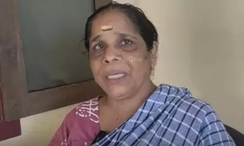 ‘സൗമ്യക്ക് സംഭവിച്ച അതേ രീതിയിലാണ് ഇതും; അന്ന് അത്രയും ആൾക്കാർ ഉണ്ടായിട്ടും എന്റെ കുട്ടിയെ രക്ഷിക്കാനായില്ലല്ലോ...’ -സൗമ്യയുടെ അമ്മ