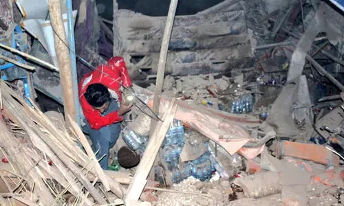 അഫ്ഗാനിൽ തീവ്ര ഭൂചലനം: പത്ത് മരണം അഫ്ഗാനിൽ തീവ്ര ഭൂചലനം: പത്ത് മരണം