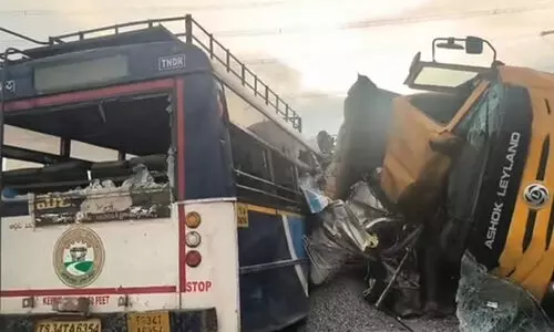 ബസ്സിന് പിന്നിൽ ടിപ്പര്‍ലോറി ഇടിച്ച് മരിച്ചവരുടെ എണ്ണം 24 ആയി; മരിച്ചവരിൽ 10 മാസം പ്രായമായ കുട്ടിയും