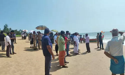 പയ്യാമ്പലം; തിരയിൽ ഒഴുകിനടന്ന് ശരീരങ്ങൾ