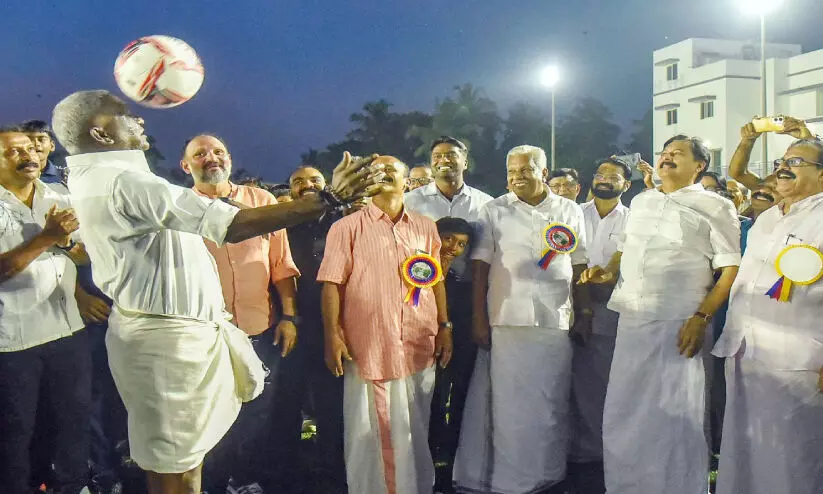 ഐ.​എം. വി​ജ​യ​ൻ സ്പോ​ർ​ട്സ് കോം​പ്ല​ക്സ് നാ​ടി​ന് സ​മ​ർ​പ്പി​ച്ചു