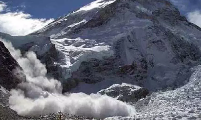 നേപ്പാളിൽ വ്യത്യസ്ത ഹിമപാതങ്ങളിൽ ഒമ്പത് പർവതാരോഹകർ കൊല്ലപ്പെട്ടു നേപ്പാളിൽ വ്യത്യസ്ത ഹിമപാതങ്ങളിൽ ഒമ്പത് പർവതാരോഹകർ കൊല്ലപ്പെട്ടു