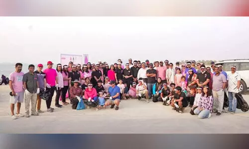 ‘പി​ങ്ക് പ്രോ​മി​സ് - ബീ​ച്ച് ക്ലീ​നി​ങ് ഡ്രൈ​വ്’ ന​ട​ത്തി വു​മ​ൻ എ​ക്രോ​സ്