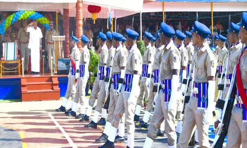 പൊലീസ് പൊതുജനങ്ങളോട്   സൗമ്യമായി ഇടപെടണം -മുഖ്യമന്ത്രി