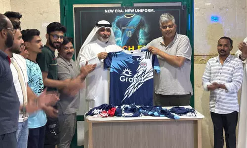 ഗ്രാ​ൻ​ഡ് സോ​ക്ക​ർ എ​ഫ്.​സി ക്ല​ബ് ജ​ഴ്സി പ്ര​കാ​ശ​നം