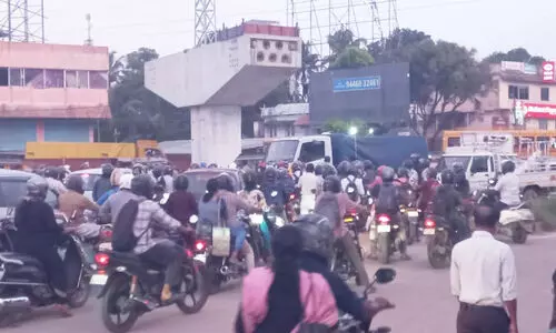 അരൂർ-തുറവൂർ ദേശീയ പാതയിൽ രൂക്ഷ ഗതാഗതക്കുരുക്ക്