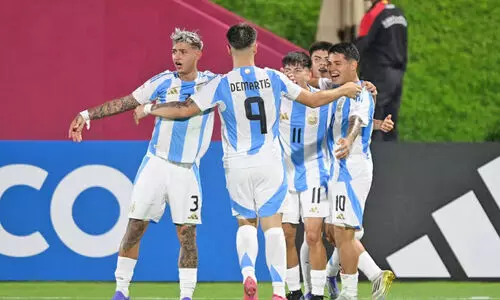 ആ​ഹാ... ആ​വേ​ശ​ത്തു​ട​ക്കം