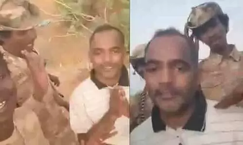 നിങ്ങൾക്ക് ഷാരൂഖ് ഖാനെ അറിയാമോ?​; സുഡാനിൽ ഇന്ത്യൻ യുവാവിനെ സായുധസംഘം തട്ടിക്കൊണ്ടുപോയി തടവിലിട്ട ദൃശ്യങ്ങൾ പുറത്ത്