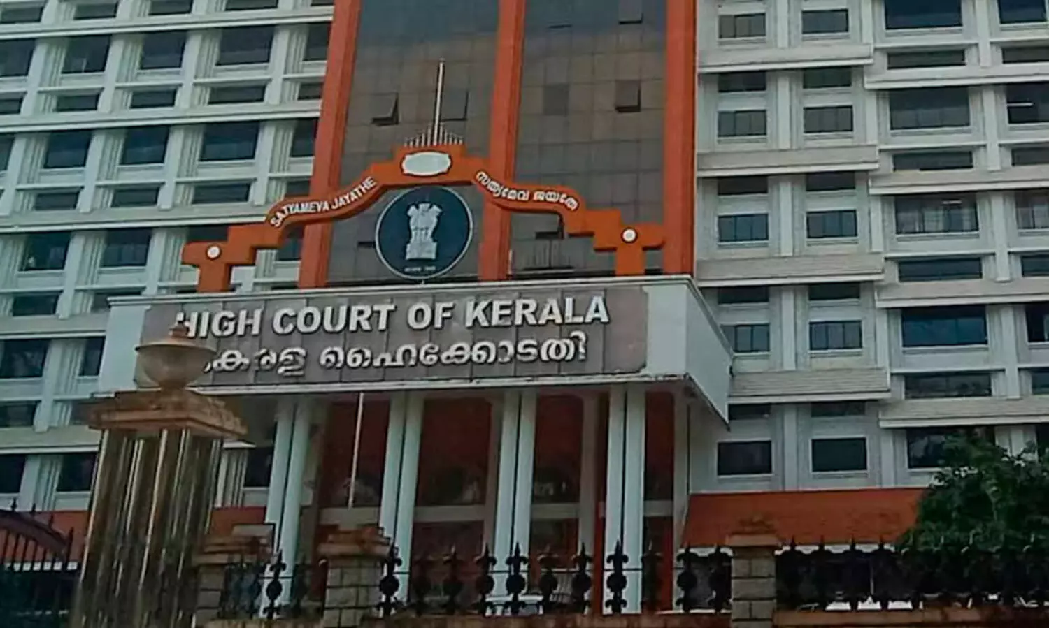 ‘പോ​റ്റി​ക്ക്​ പൂ​ർ​ണ  സ്വാ​ത​ന്ത്ര്യം ന​ൽ​കി;  അ​റ്റ​കു​റ്റ​പ്പ​ണി​ക​ളി​ൽ മേ​ൽ​നോ​ട്ട​മു​ണ്ടാ​യി​ല്ല,’ ക്ഷേത്രസ്വത്തുക്കൾ കൈകാര്യം  ചെയ്തത്​ ഞെട്ടിപ്പിക്കുന്നുവെന്ന്​ ഹൈകോടതി