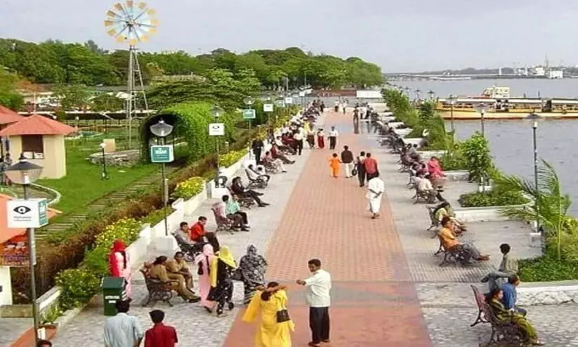 മറൈൻഡ്രൈവ് മോണിറ്ററിങ് കമ്മിറ്റി; തദ്ദേശ പ്രിൻസിപ്പൽ സെക്രട്ടറിക്കെതിരെ കോടതിയലക്ഷ്യ നടപടി തുടരില്ല