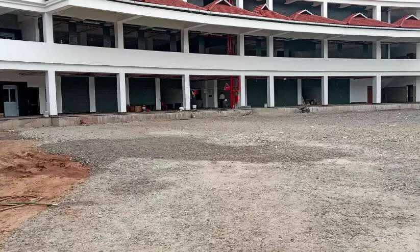 ഉദ്ഘാടനം കഴിഞ്ഞ് അഞ്ചുനാൾ; ബസുകൾ കയറാൻ മാസങ്ങളെടുക്കും ഉദ്ഘാടനം കഴിഞ്ഞ് അഞ്ചുനാൾ; ബസുകൾ കയറാൻ മാസങ്ങളെടുക്കും