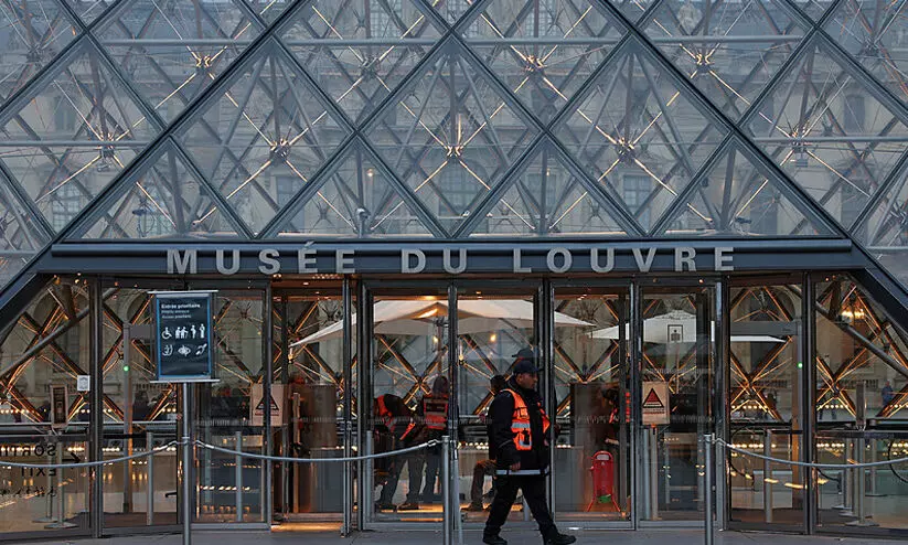 Louvre Museum Louvre Museum