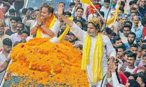 പ്രളയംപോലെ വാഗ്ദാനം, എങ്കിലും...