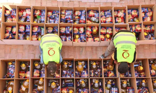 സു​ഡാ​നി​ലേ​ക്ക് ഭ​ക്ഷ്യ​ക്കി​റ്റു​ക​ളെ​ത്തി​ച്ച് ഖ​ത്ത​ർ