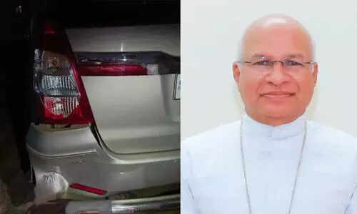 മൂവാറ്റുപുഴയിൽ ബിഷപ്പിന്‍റെ വാഹനത്തിനുനേരെ ആക്രമണം; കാർ തടഞ്ഞുനിർത്തി ഹെഡ് ലൈറ്റ് അടിച്ചുതകർത്തു