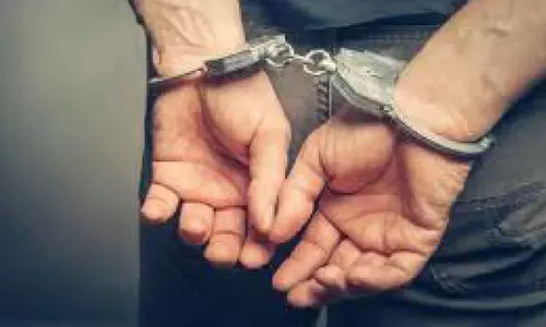 വാ​ഹ​നം ന​ന്നാ​ക്കാ​നെ​ടു​ത്ത് ഉ​ട​മ​സ്ഥാ​വ​കാ​ശം മാ​റ്റി​യ മെ​ക്കാ​നി​ക്കി​ന് മൂ​ന്നു​വ​ർ​ഷം ത​ട​വു​ശി​ക്ഷ