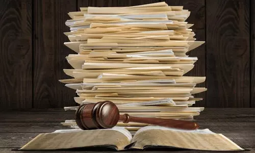 സ്ത്രീകൾക്കെതിരായ കുറ്റകൃത്യം വർധിച്ചു; വിധികാത്ത് 72,000 കേസ്