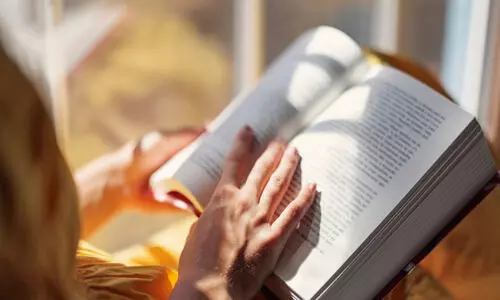 വാ​യ​ന അ​റി​വും ആ​ന​ന്ദ​വും