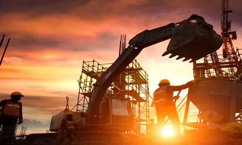 വസ്തുക്കളുടെ ലഭ്യതക്കുറവും വിലവർധനയും; അടിത്തറ തകർന്ന് നിർമാണമേഖല