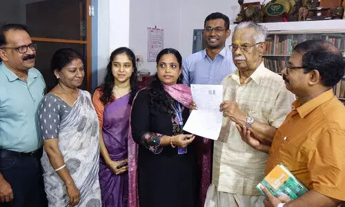 എസ്.ഐ.ആർ: ഫോറം നൽകലിന് ജില്ലയിൽ തുടക്കം എസ്.ഐ.ആർ: ഫോറം നൽകലിന് ജില്ലയിൽ തുടക്കം